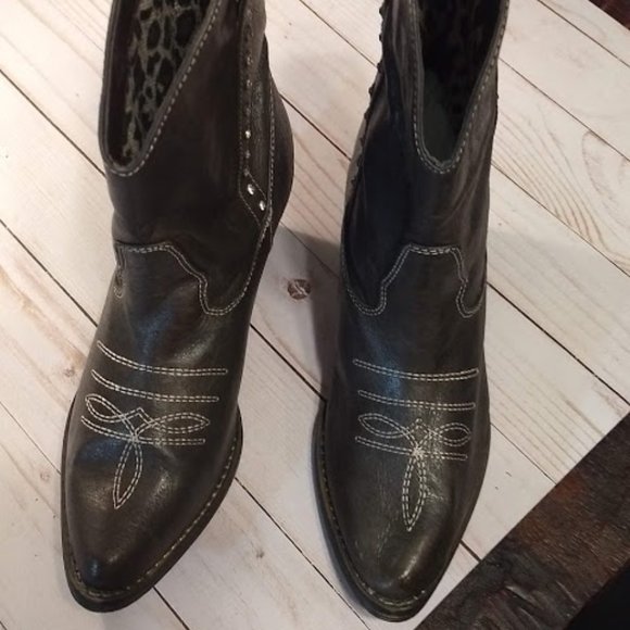 Very Volatile Brown Boots , Size 7 and 1/2 - Picture 4 of 5